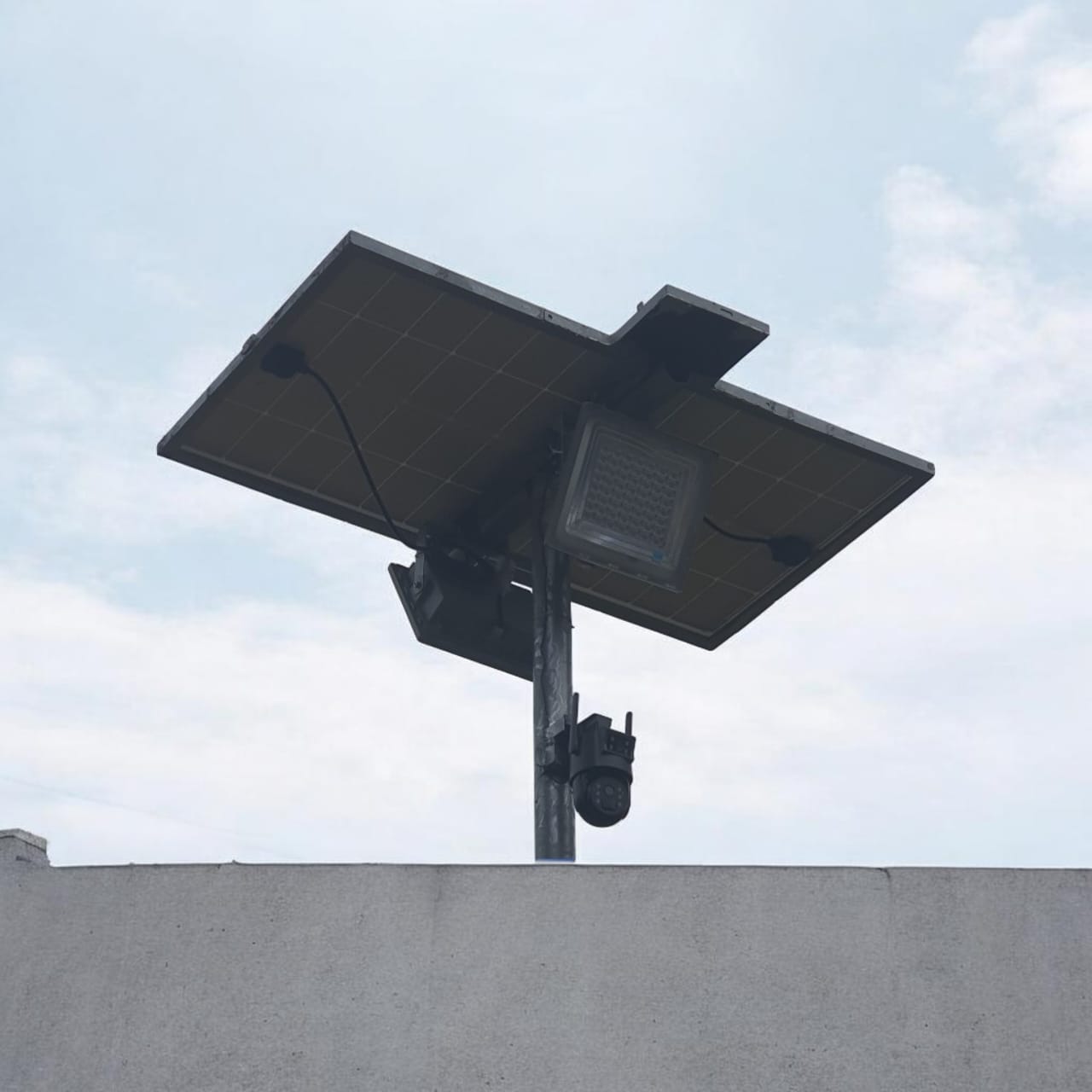 2FLOOD LIGHT BCT 500W& 1CAMERA UNIT.
